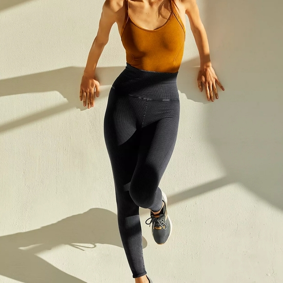 Free People Pants - 🖤 Free People Ultra High Rise Happiness Runs Leggings 🖤